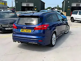 Used 2017 Ford Focus ST-Line Blue - Interior and Exterior details 10