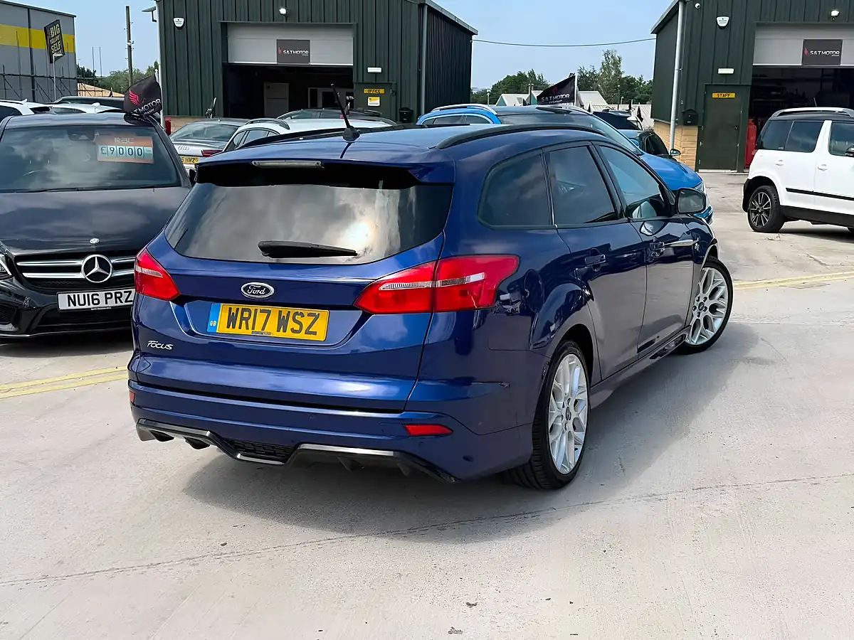 Used 2017 Ford Focus ST-Line Blue - Interior and Exterior details 10