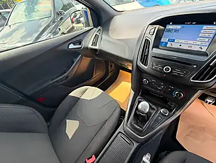 Used 2017 Ford Focus ST-Line Blue - Interior and Exterior details 11