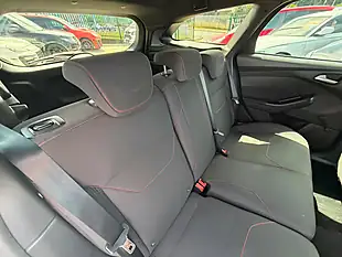 Used 2017 Ford Focus ST-Line Blue - Interior and Exterior details 16