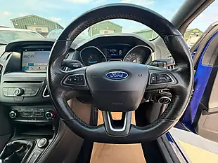 Used 2017 Ford Focus ST-Line Blue - Interior and Exterior details 18