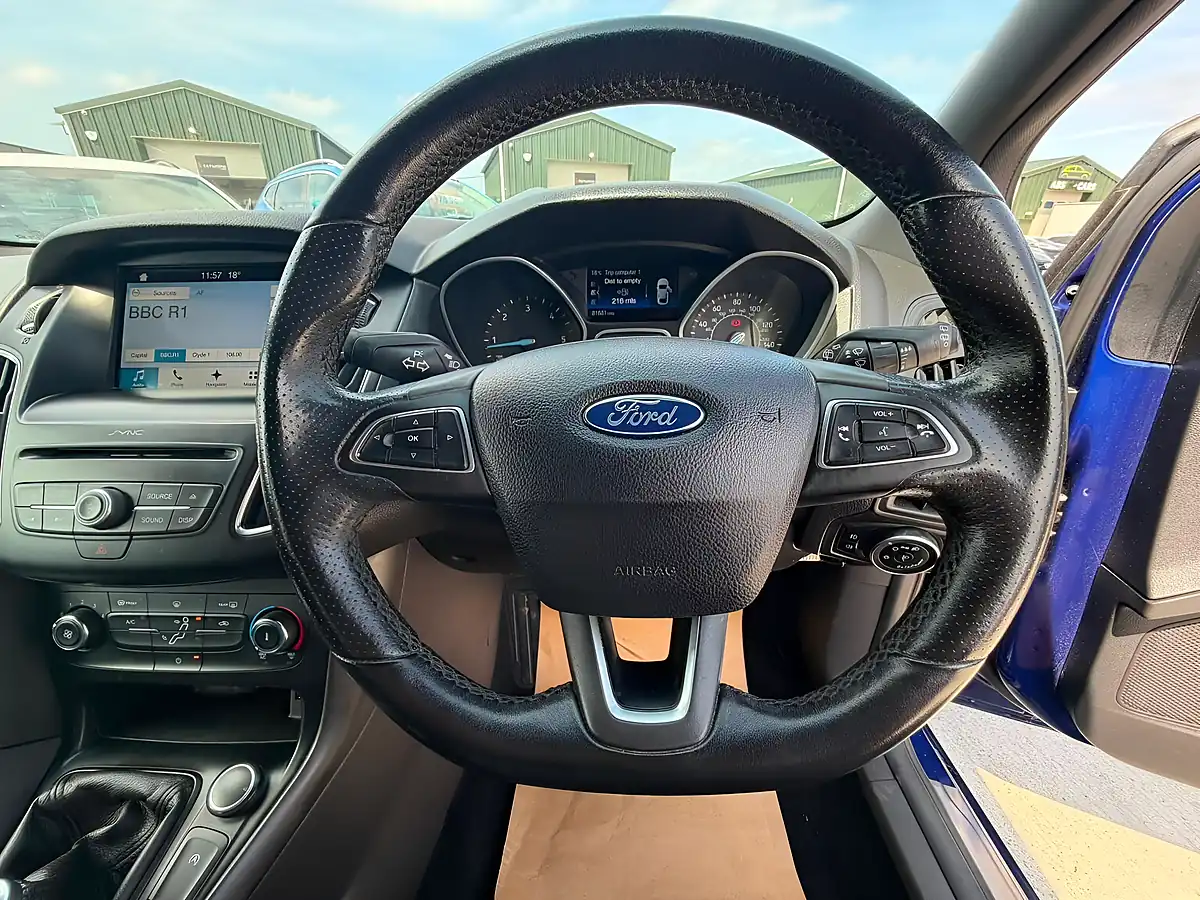 Used 2017 Ford Focus ST-Line Blue - Interior and Exterior details 18