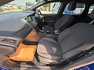 Used 2017 Ford Focus ST-Line Blue - Interior and Exterior details 19