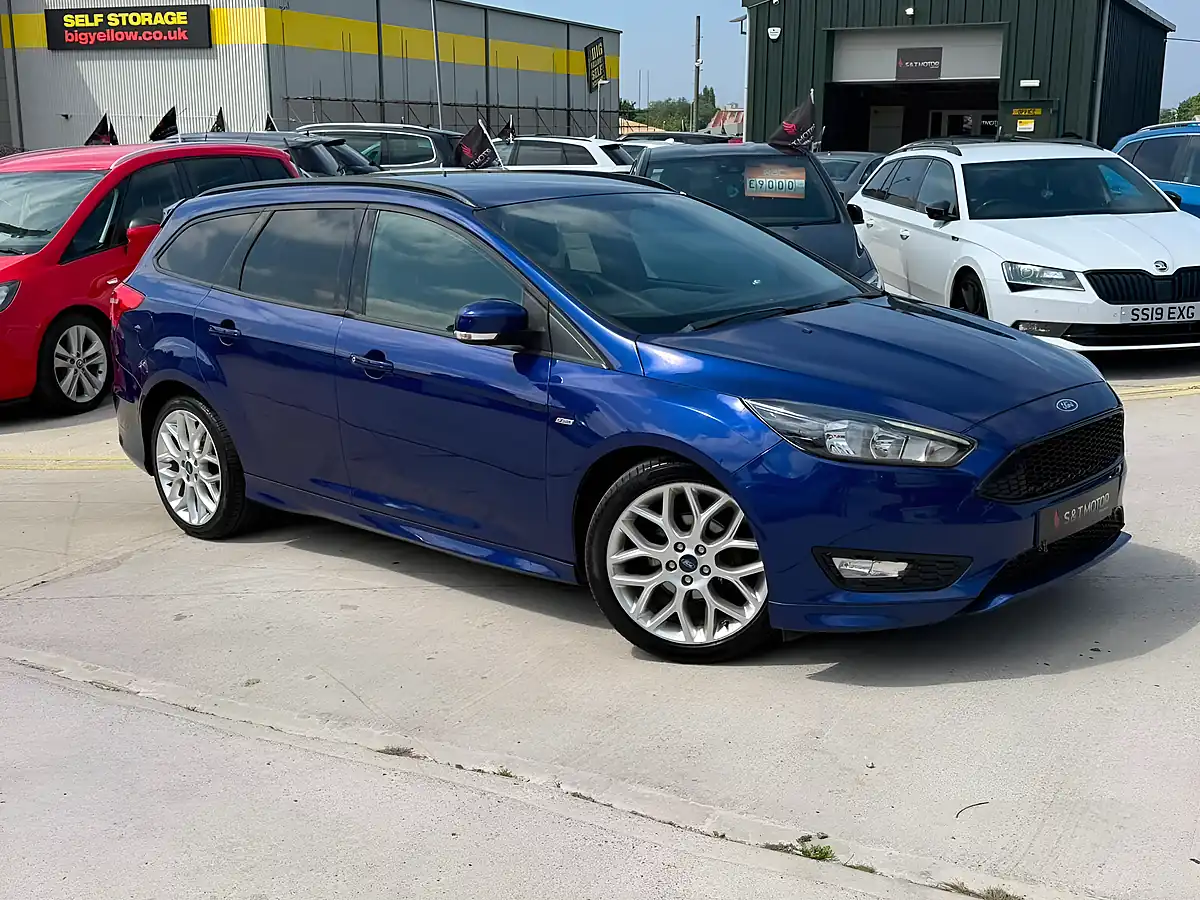 Used 2017 Ford Focus ST-Line Blue - Interior and Exterior details 2