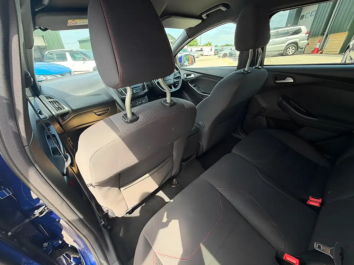Used 2017 Ford Focus ST-Line Blue - Interior and Exterior details 20