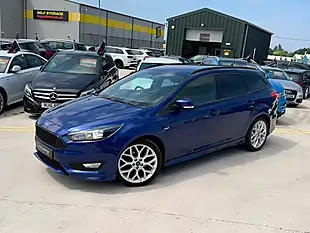 Used 2017 Ford Focus ST-Line Blue - Interior and Exterior details 4