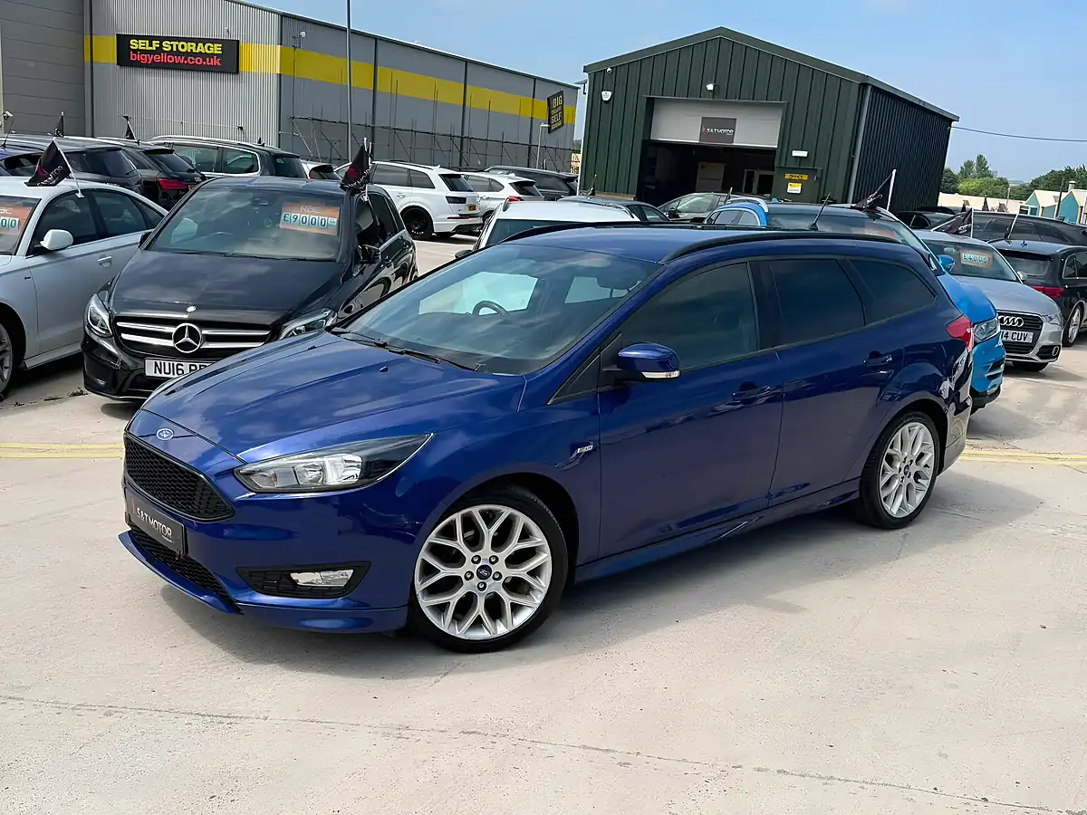 Used 2017 Ford Focus ST-Line Blue - Interior and Exterior details 4