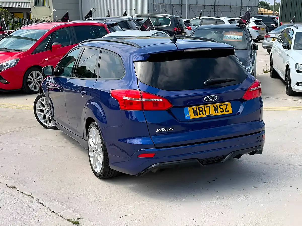 Used 2017 Ford Focus ST-Line Blue - Interior and Exterior details 5