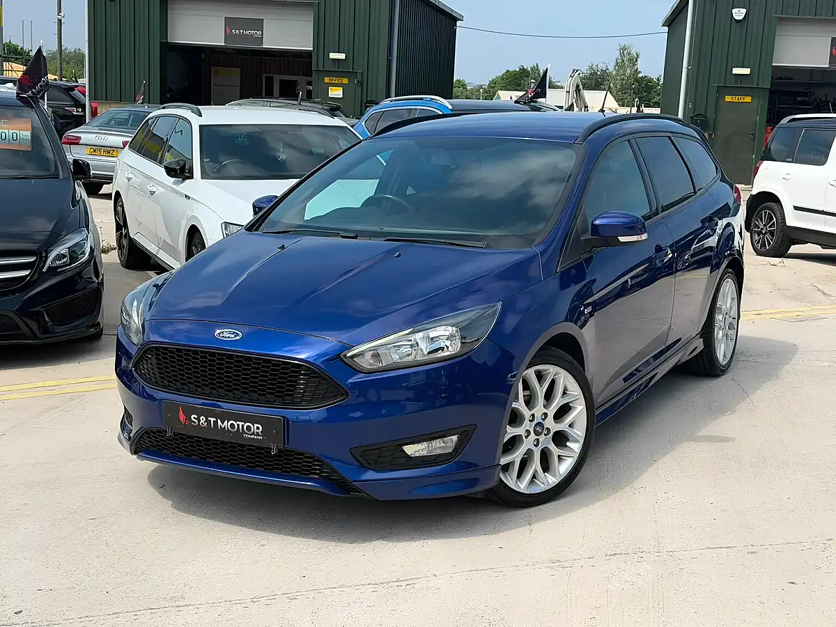 Used 2017 Ford Focus ST-Line Blue - Interior and Exterior details 6