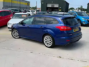 Used 2017 Ford Focus ST-Line Blue - Interior and Exterior details 7