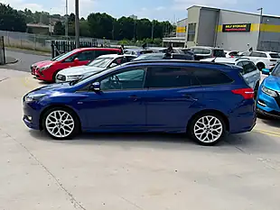 Used 2017 Ford Focus ST-Line Blue - Interior and Exterior details 8