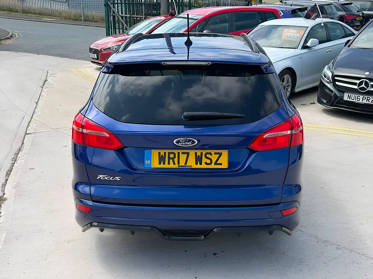 Used 2017 Ford Focus ST-Line Blue - Interior and Exterior details 9