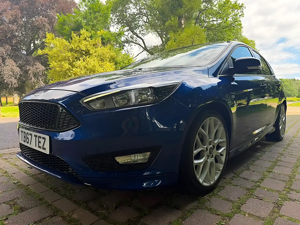 Used 2017 Ford Focus ST-Line Blue - Interior and Exterior details 2