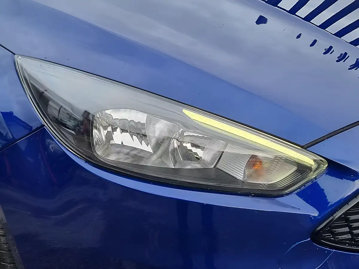 Used 2017 Ford Focus ST-Line Blue - Interior and Exterior details 10