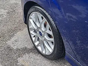 Used 2017 Ford Focus ST-Line Blue - Interior and Exterior details 11