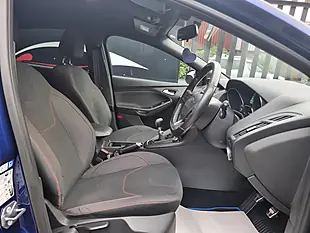 Used 2017 Ford Focus ST-Line Blue - Interior and Exterior details 12