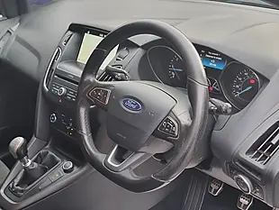 Used 2017 Ford Focus ST-Line Blue - Interior and Exterior details 13