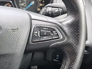 Used 2017 Ford Focus ST-Line Blue - Interior and Exterior details 14