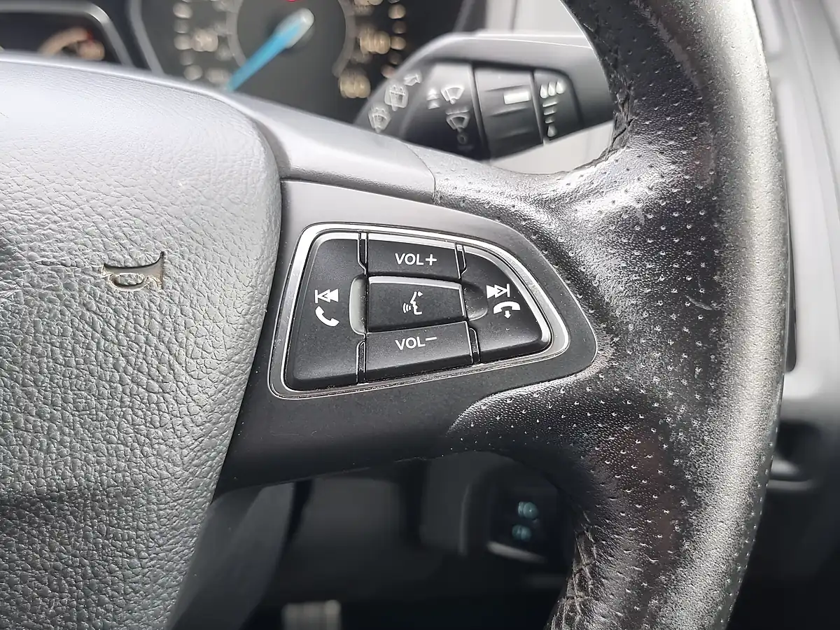 Used 2017 Ford Focus ST-Line Blue - Interior and Exterior details 14