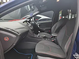 Used 2017 Ford Focus ST-Line Blue - Interior and Exterior details 16