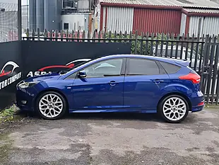Used 2017 Ford Focus ST-Line Blue - Interior and Exterior details 4