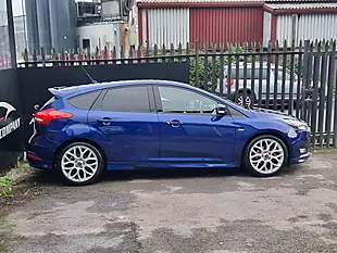 Used 2017 Ford Focus ST-Line Blue - Interior and Exterior details 5