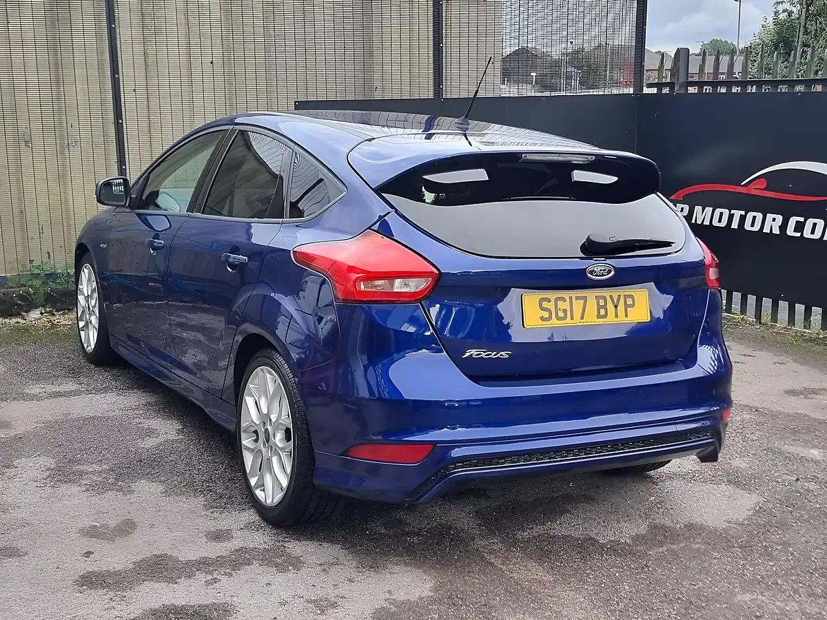 Used 2017 Ford Focus ST-Line Blue - Interior and Exterior details 6