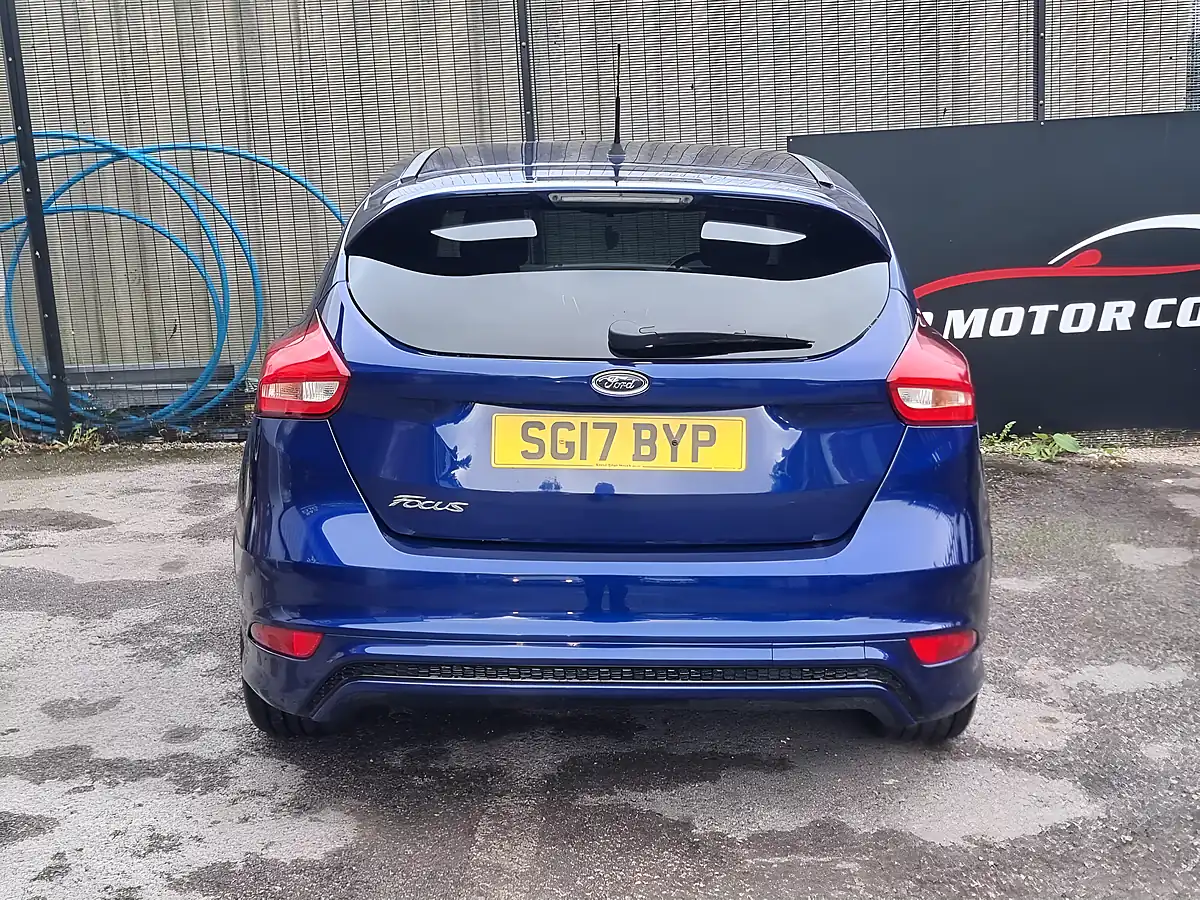 Used 2017 Ford Focus ST-Line Blue - Interior and Exterior details 7