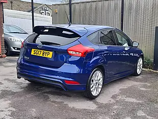 Used 2017 Ford Focus ST-Line Blue - Interior and Exterior details 8