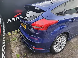 Used 2017 Ford Focus ST-Line Blue - Interior and Exterior details 9