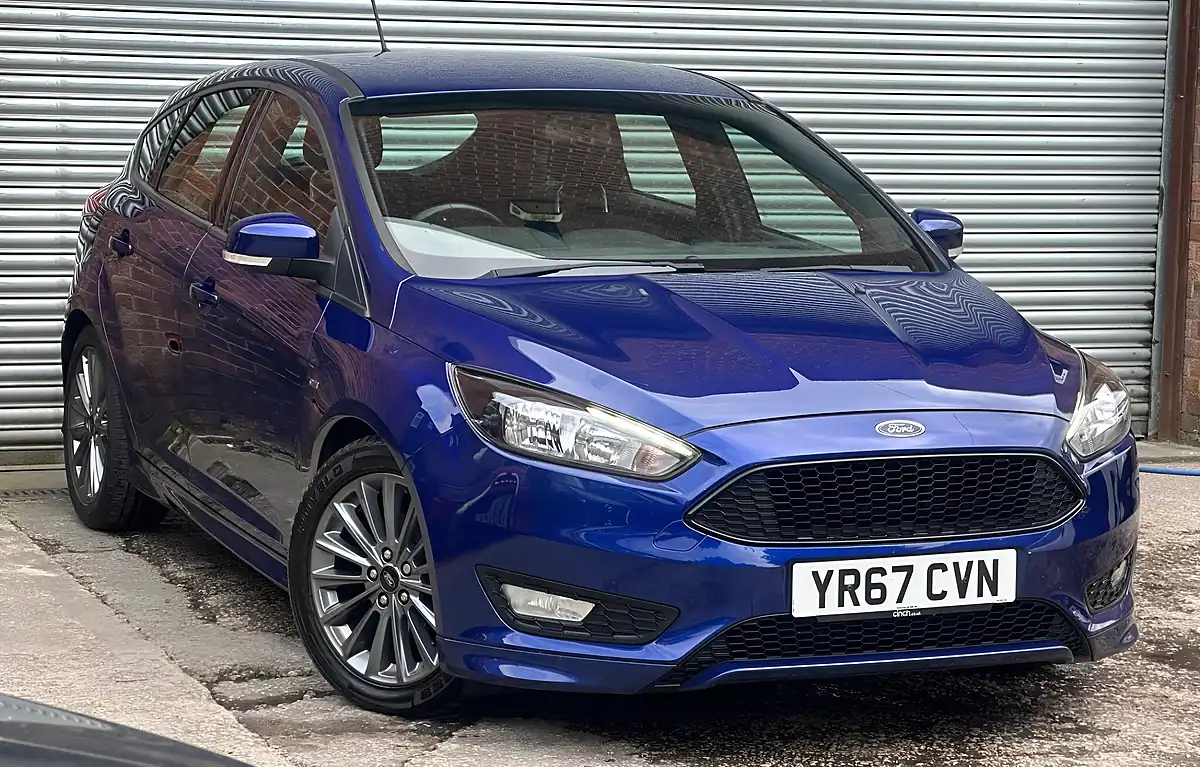 Used 2017 Ford Focus ST-Line Blue - Front View