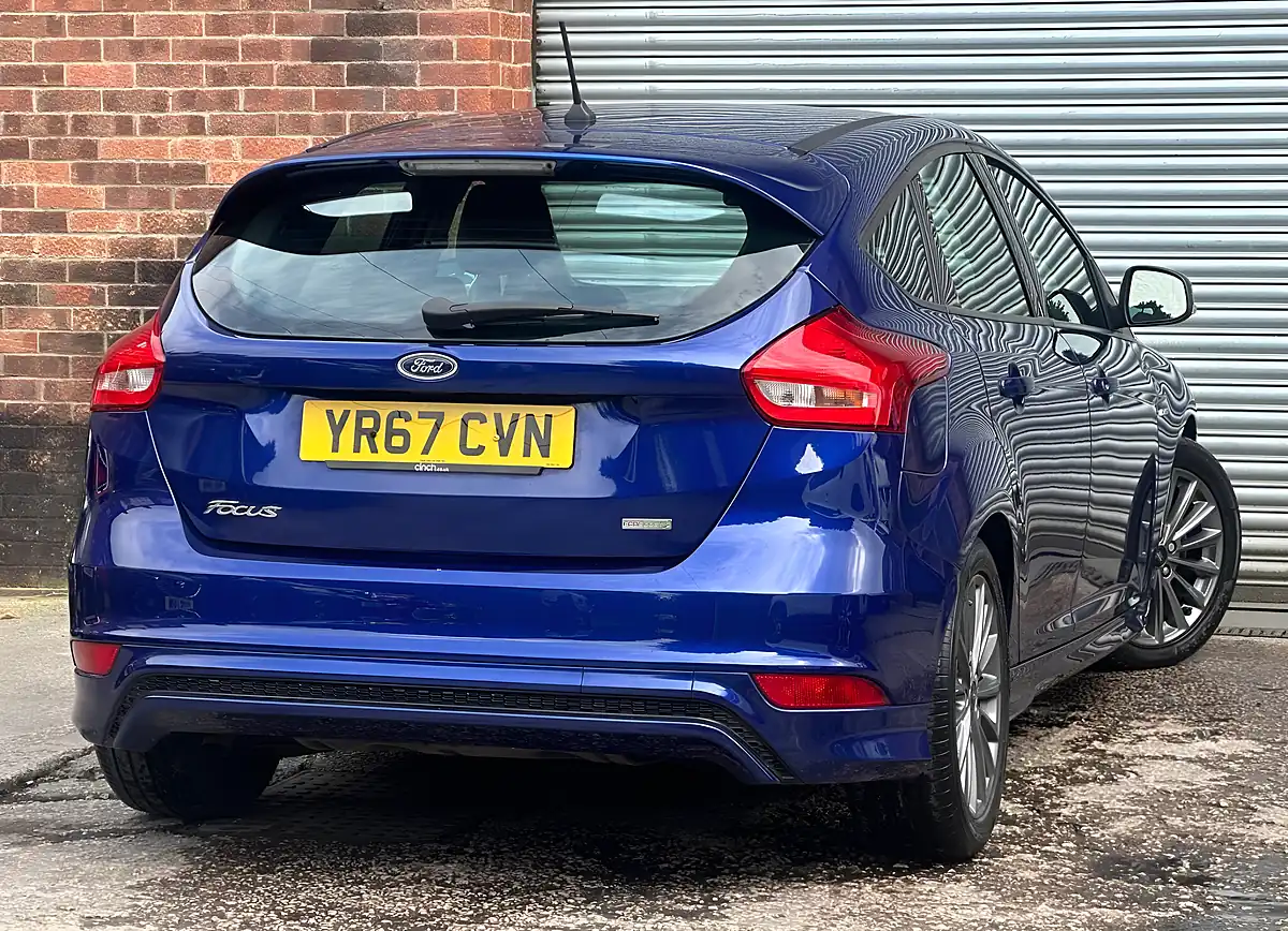 Used 2017 Ford Focus ST-Line Blue - Interior and Exterior details 12