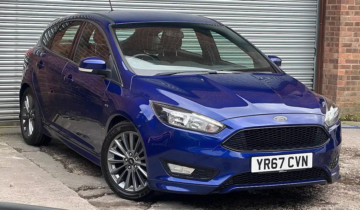 Used 2017 Ford Focus ST-Line Blue - Interior and Exterior details 13