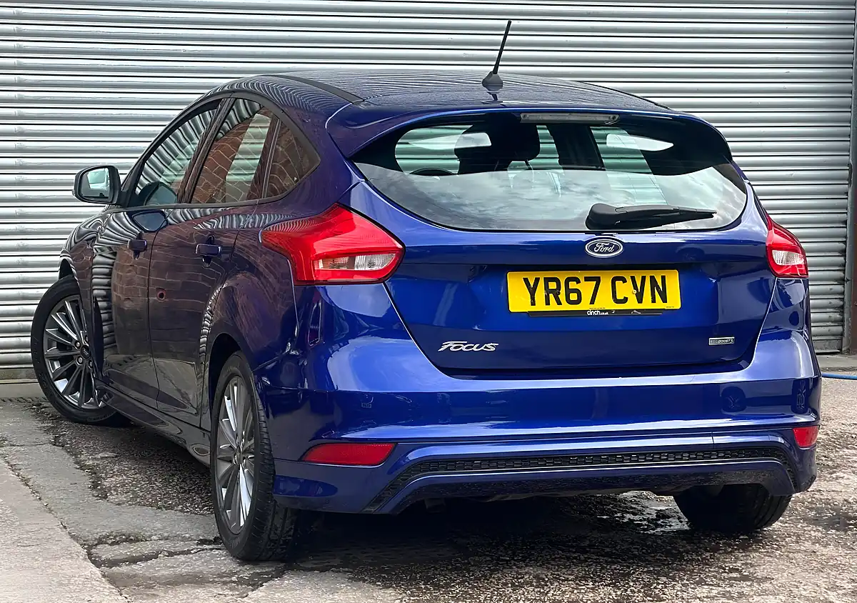 Used 2017 Ford Focus ST-Line Blue - Interior and Exterior details 17