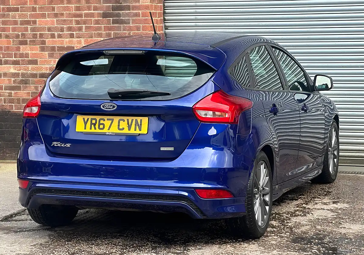 Used 2017 Ford Focus ST-Line Blue - Interior and Exterior details 18