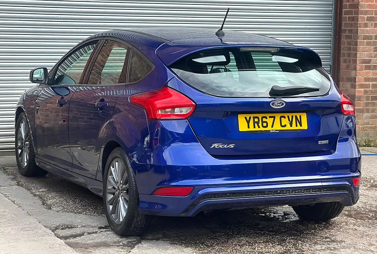 Used 2017 Ford Focus ST-Line Blue - Interior and Exterior details 20