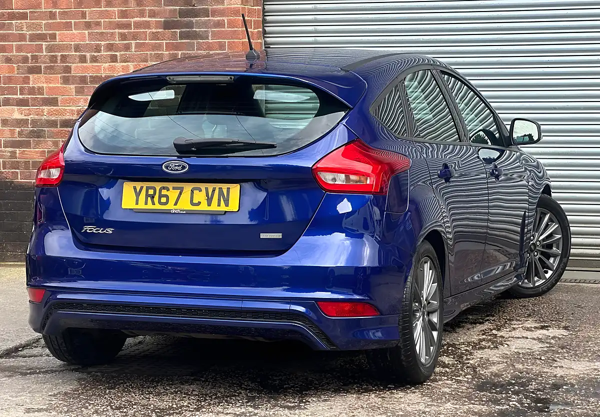 Used 2017 Ford Focus ST-Line Blue - Interior and Exterior details 6
