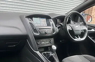 Used 2017 Ford Focus ST-Line Blue - Interior and Exterior details 8