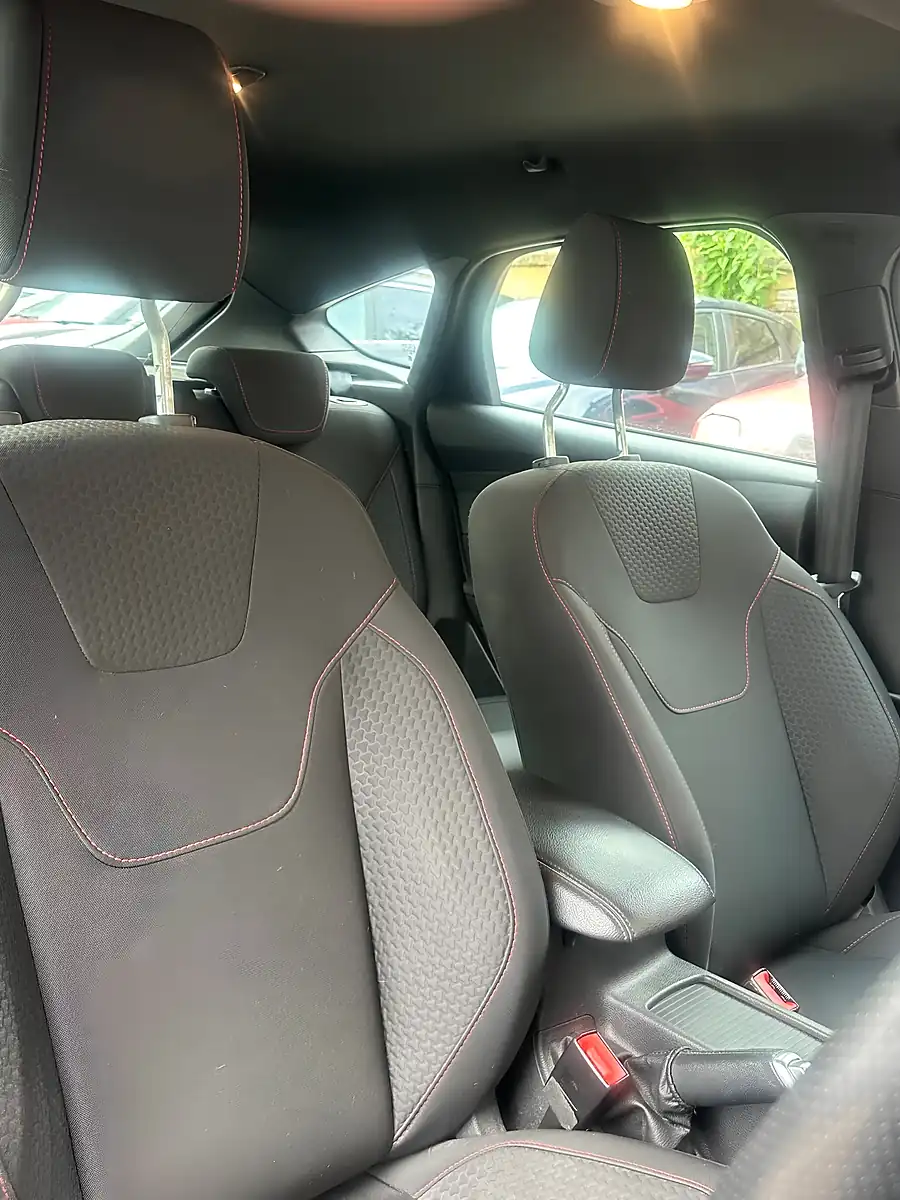 Used 2017 Ford Focus ST-Line Blue - Interior and Exterior details 9