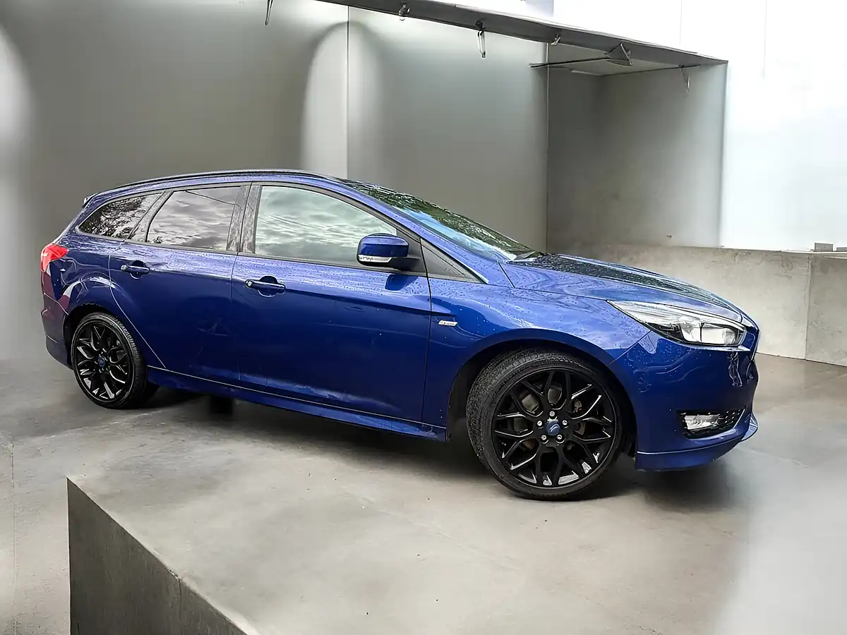Used 2017 Ford Focus ST-Line Blue - Front View