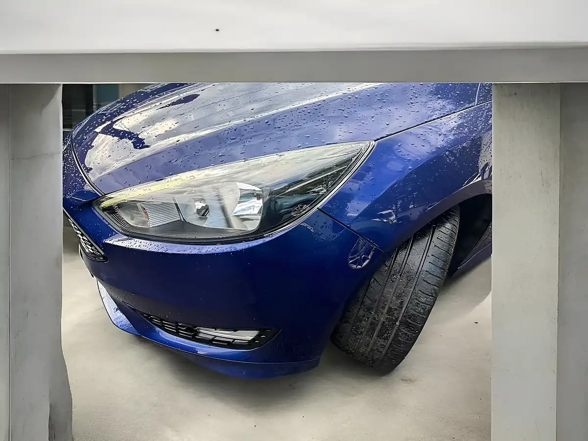 Used 2017 Ford Focus ST-Line Blue - Interior and Exterior details 10
