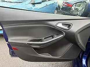 Used 2017 Ford Focus ST-Line Blue - Interior and Exterior details 13