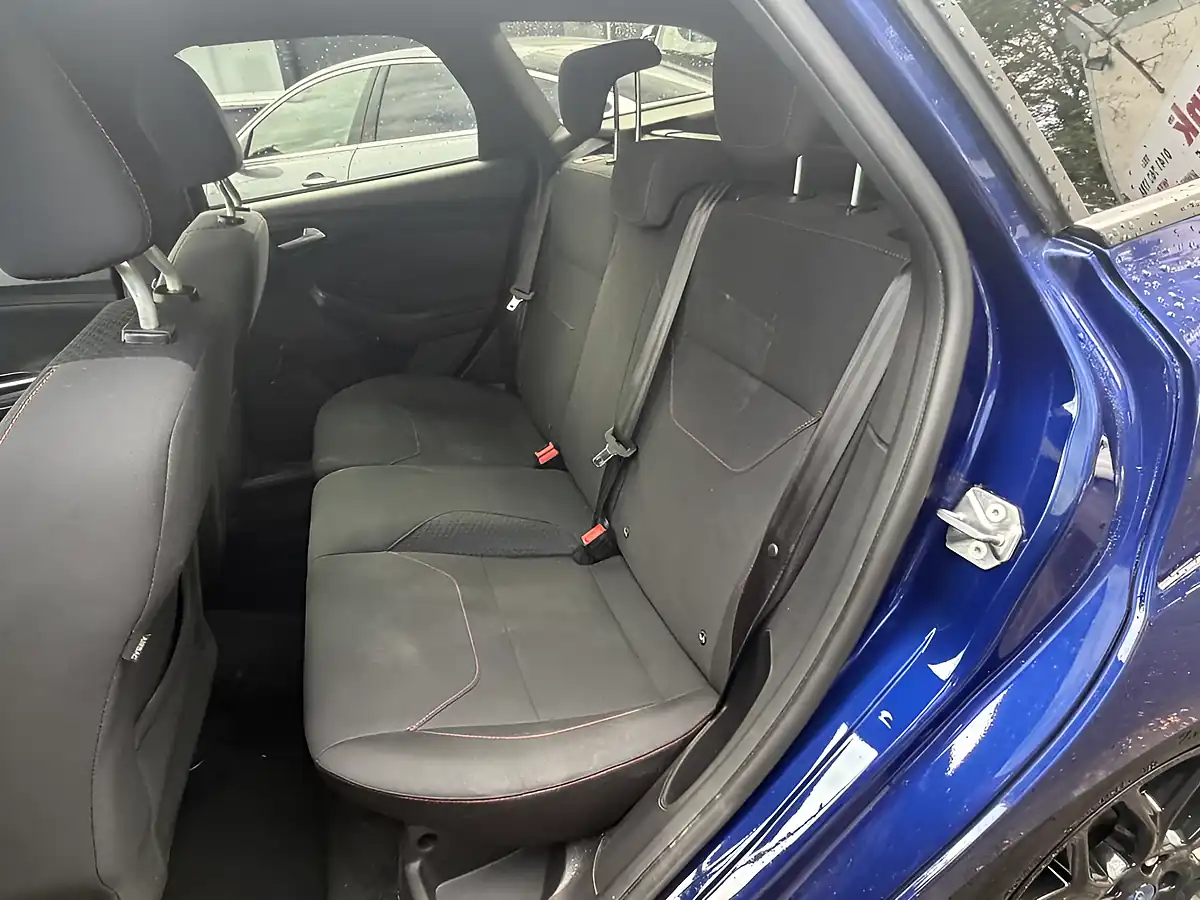 Used 2017 Ford Focus ST-Line Blue - Interior and Exterior details 14