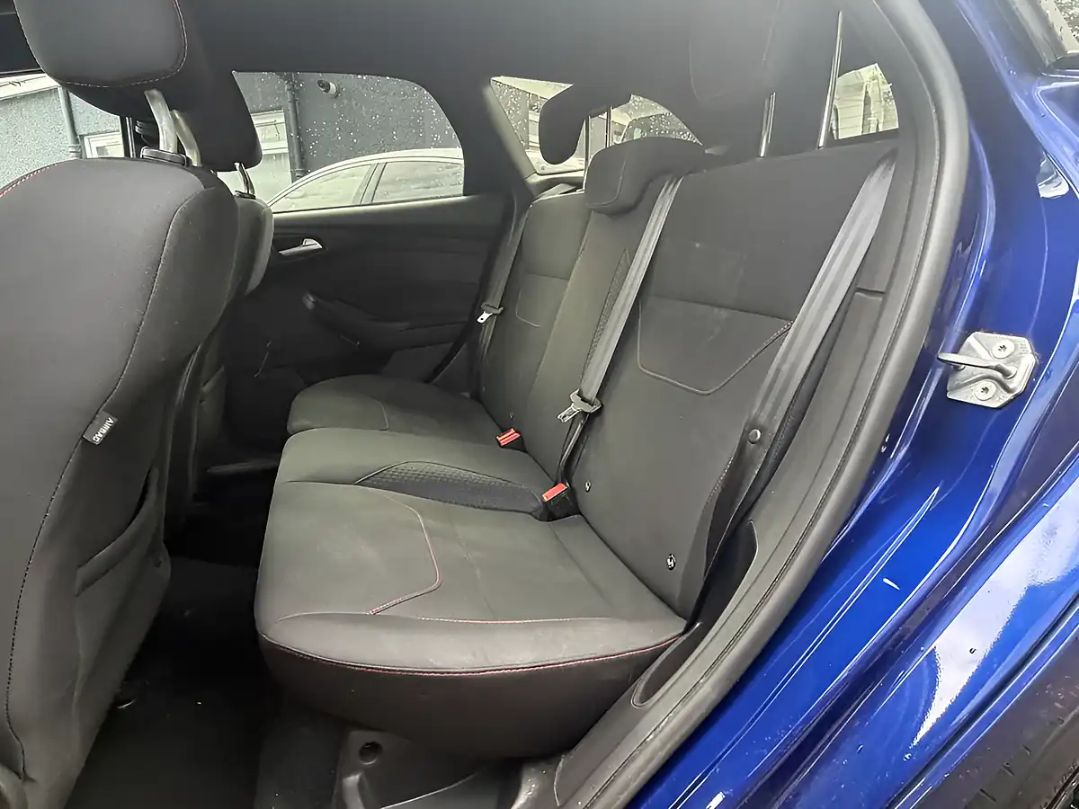 Used 2017 Ford Focus ST-Line Blue - Interior and Exterior details 17