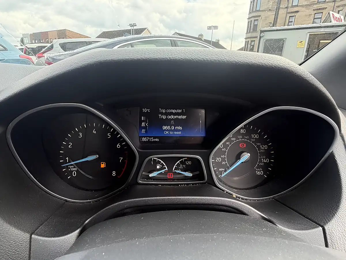 Used 2017 Ford Focus ST-Line Blue - Interior and Exterior details 19