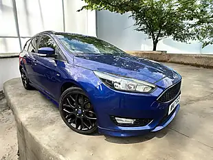 Used 2017 Ford Focus ST-Line Blue - Interior and Exterior details 2