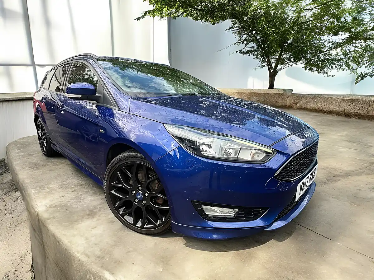 Used 2017 Ford Focus ST-Line Blue - Interior and Exterior details 2
