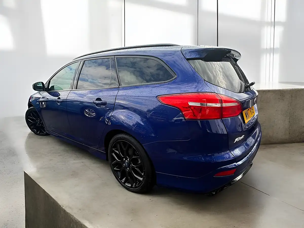 Used 2017 Ford Focus ST-Line Blue - Interior and Exterior details 5