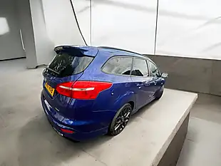 Used 2017 Ford Focus ST-Line Blue - Interior and Exterior details 6