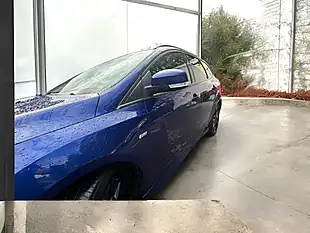 Used 2017 Ford Focus ST-Line Blue - Interior and Exterior details 9